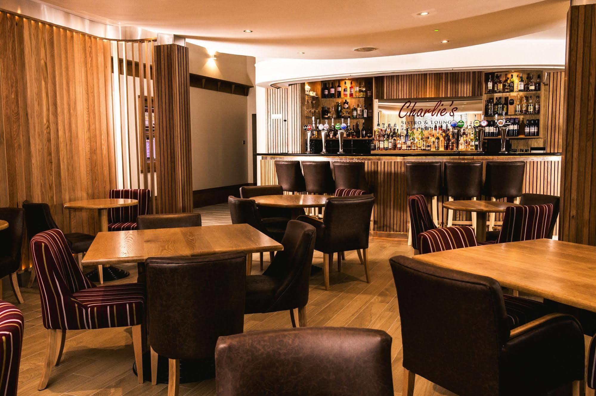 La Mon Hotel & Country Club Castlereagh Esterno foto