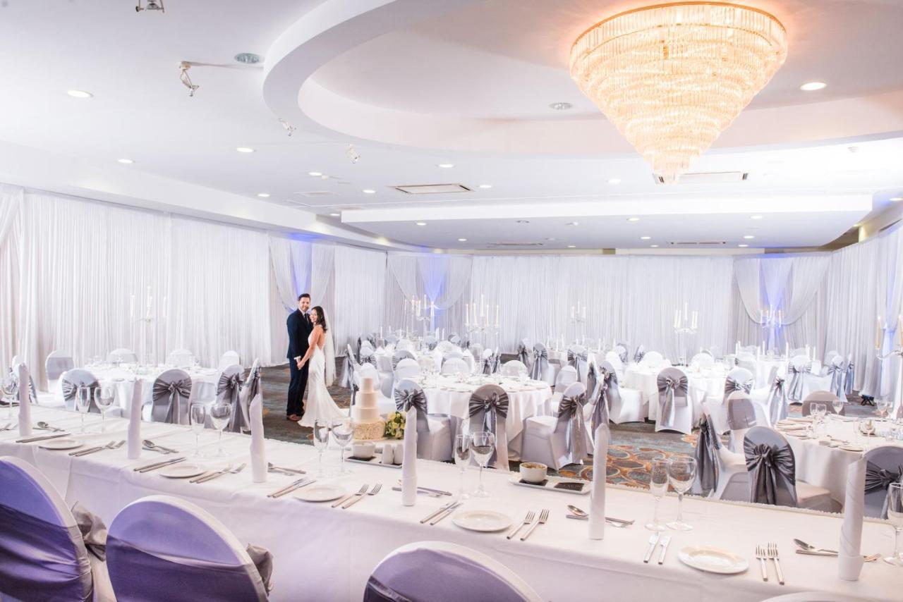 La Mon Hotel & Country Club Castlereagh Esterno foto