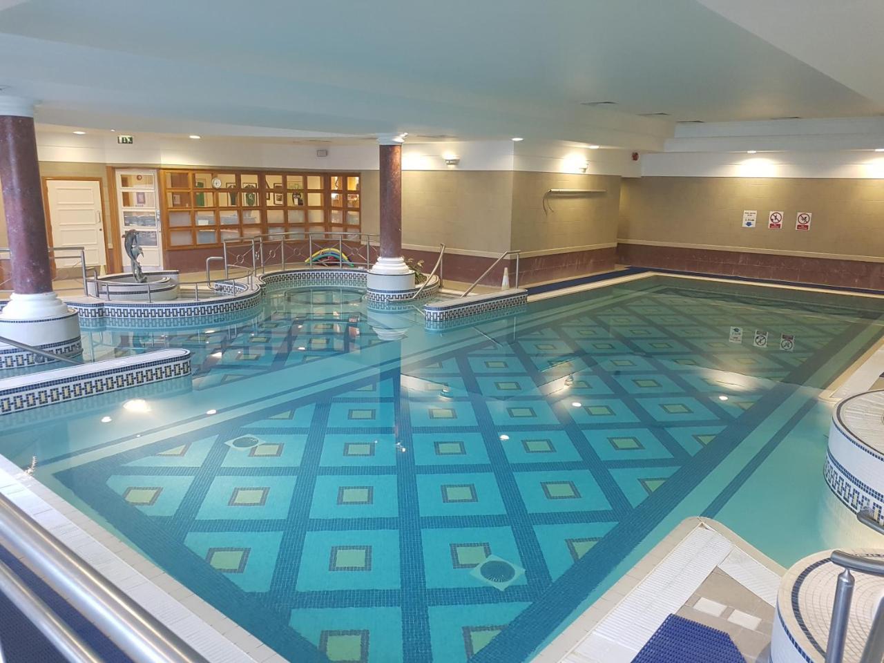 La Mon Hotel & Country Club Castlereagh Esterno foto