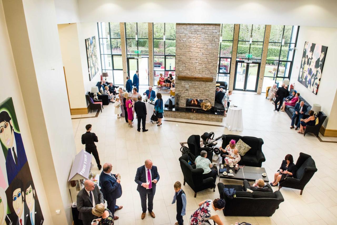 La Mon Hotel & Country Club Castlereagh Esterno foto