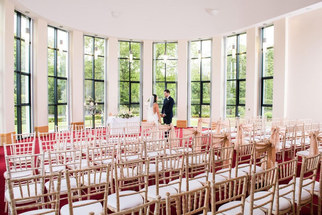La Mon Hotel & Country Club Castlereagh Esterno foto