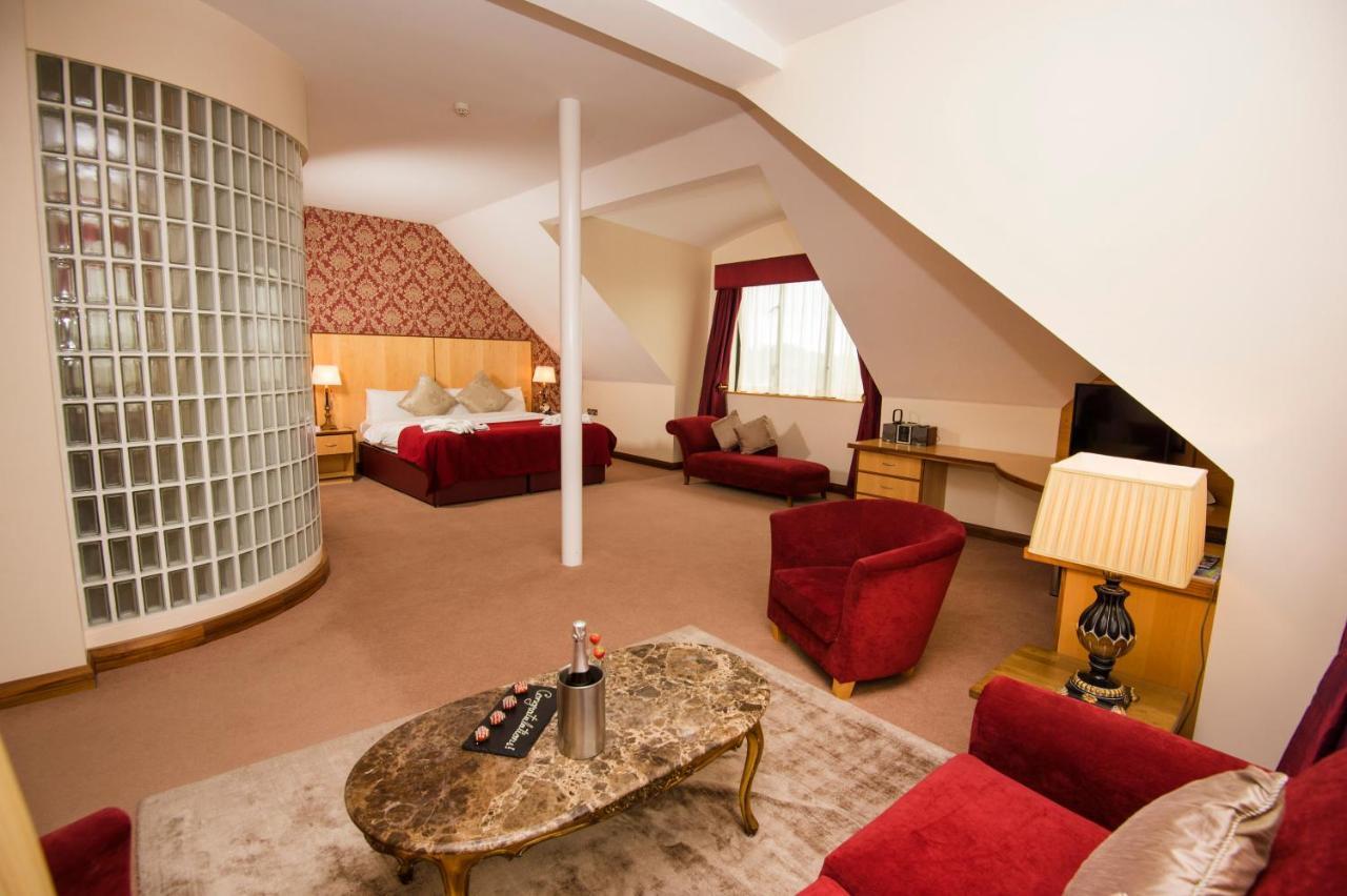 La Mon Hotel & Country Club Castlereagh Esterno foto