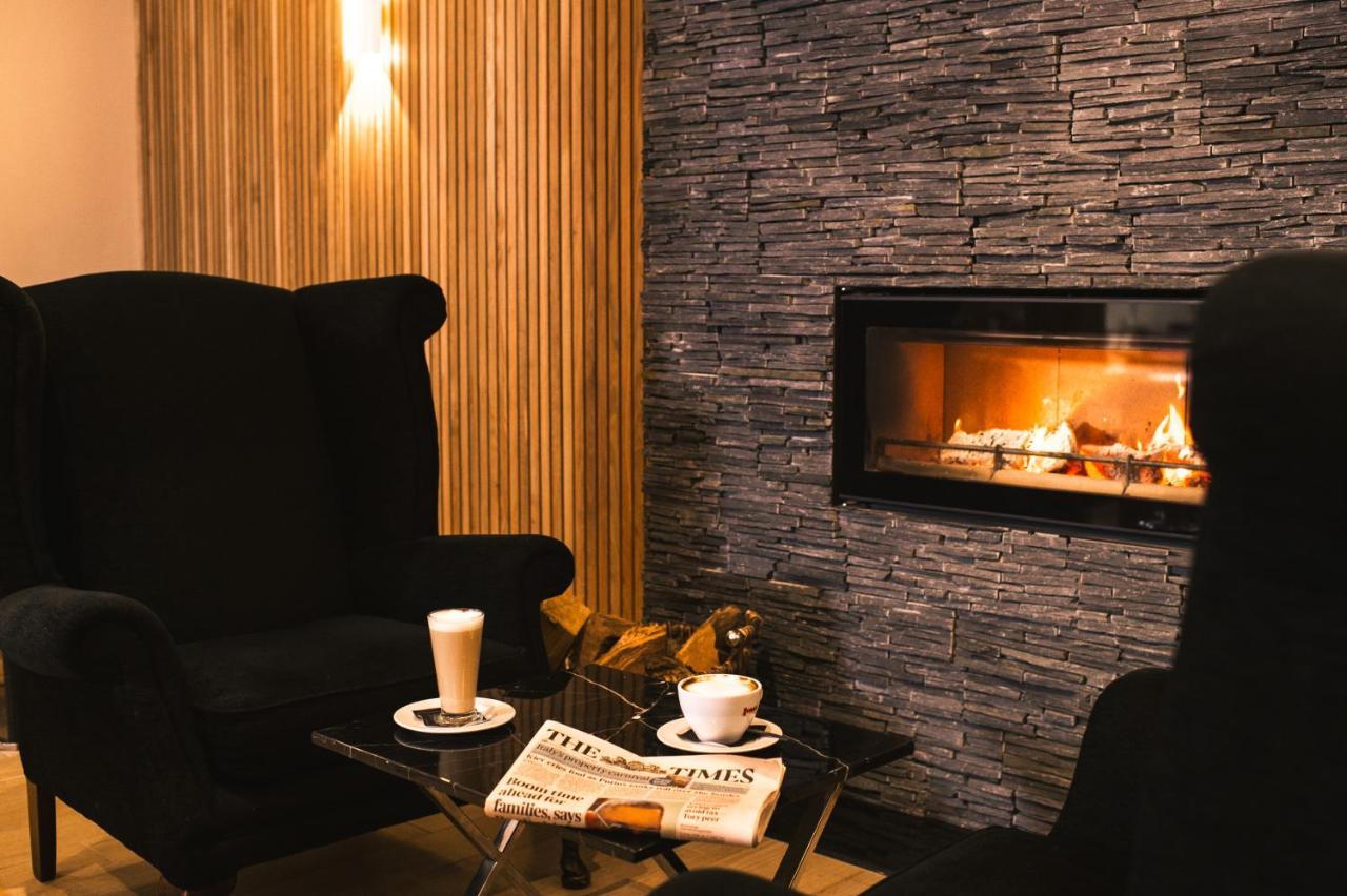 La Mon Hotel & Country Club Castlereagh Esterno foto
